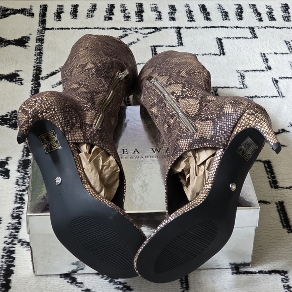 AZALEA WANG CECILE SNAKE SANDAL BOOTS- NEW! NEVER WORN! - Picture 7 of 7